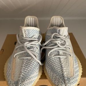 Yeezy 350 cloud-white non-reflective